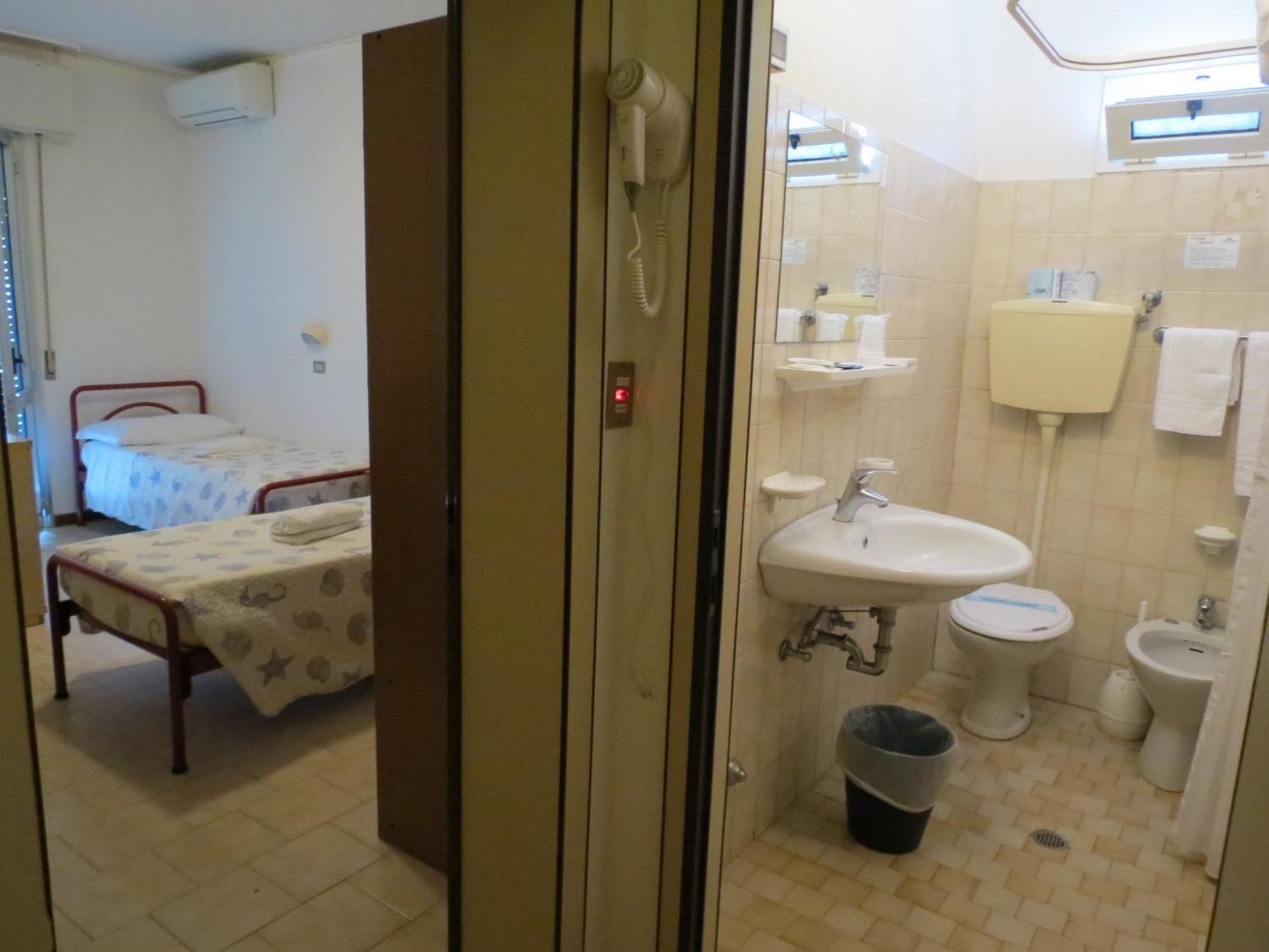 Hotel Gemini ريميني الغرفة الصورة